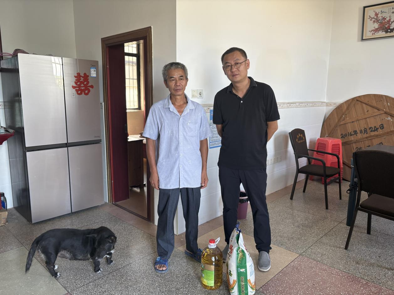 帮扶村走访调研4.png