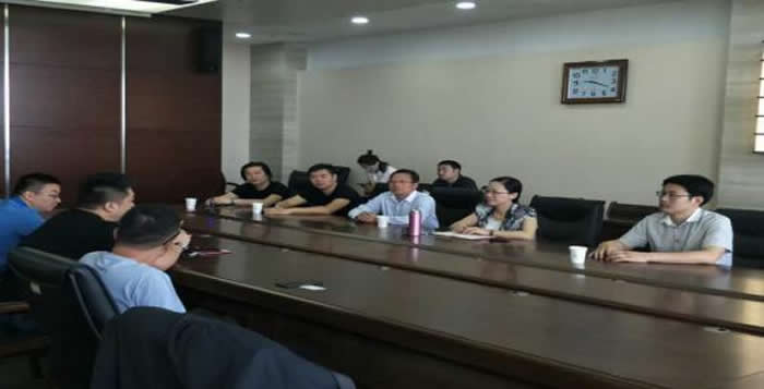 公司董事长兼总经理王叙宇陪同李军副市长会见文化产业客商
