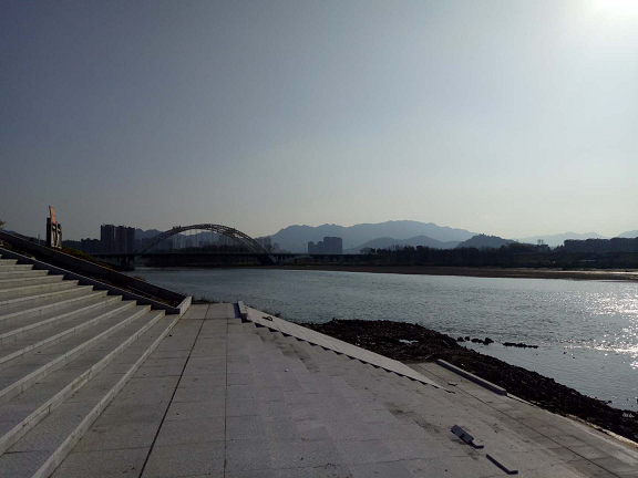 春看花海夏玩水 秋赏明月冬观雪