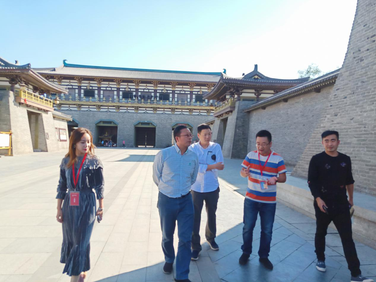 市文旅集团董事长王叙宇一行赴杭州、襄阳影视基地考察调研