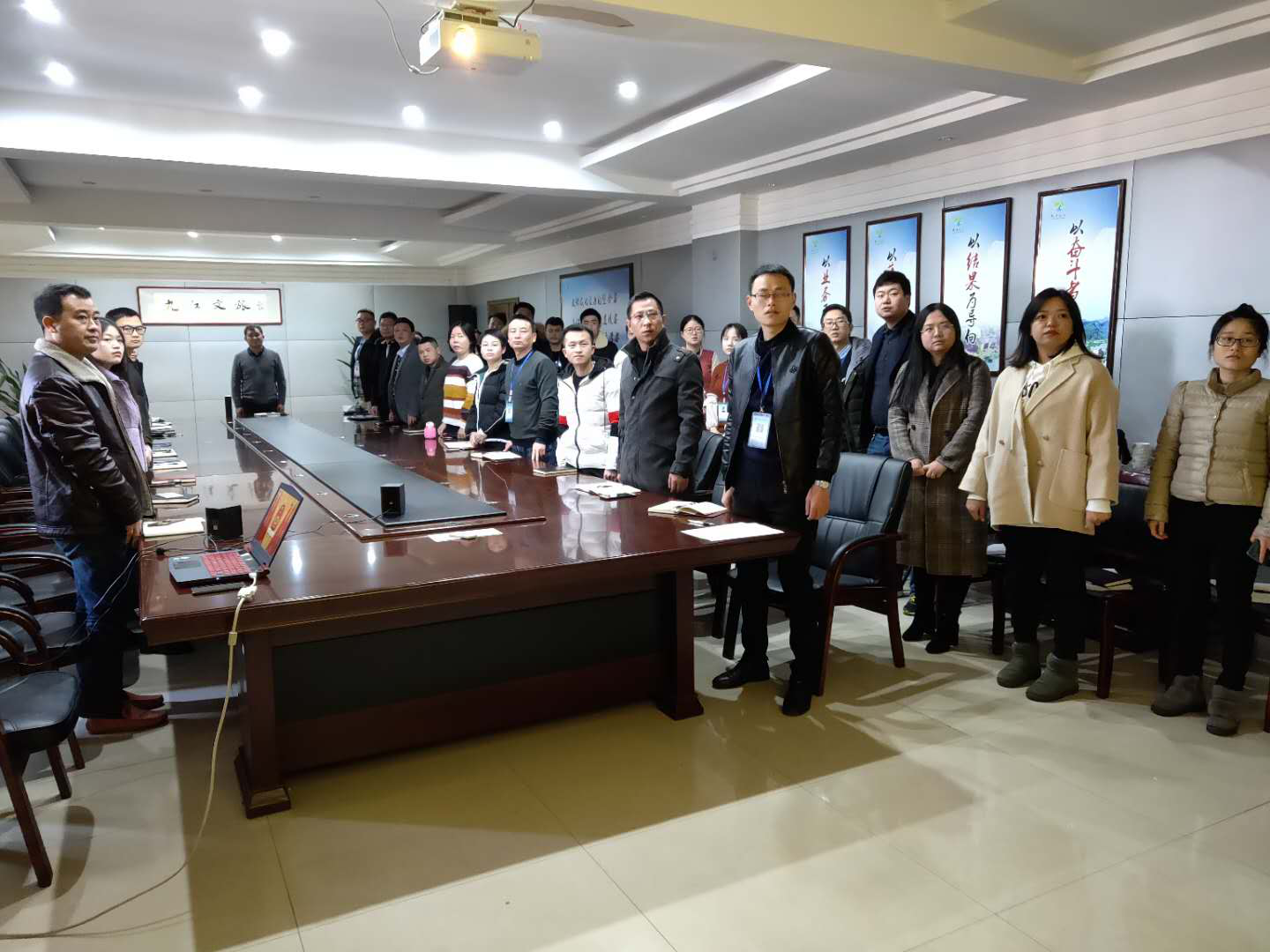 九江市文旅集团全体员工观看庆祝改革开放四十周年大会 