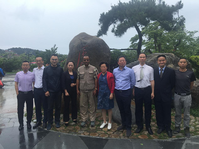 埃塞俄比亚联邦民主共和国驻广州总领事泰菲力.麦莱斯.德斯塔一行来浔考察