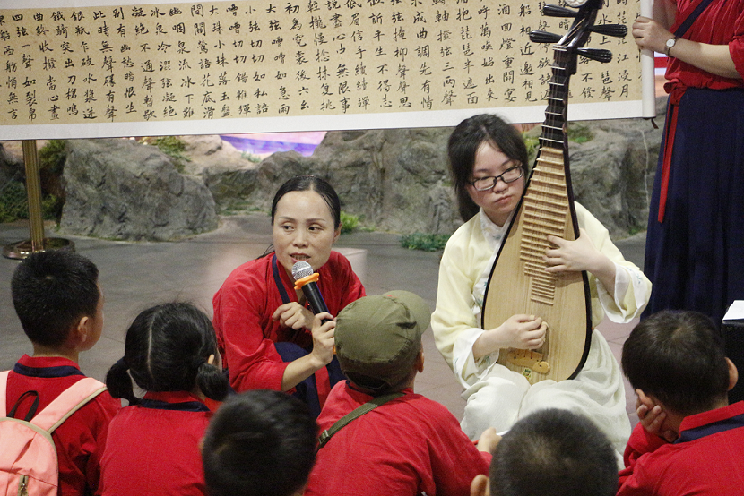 重听琵琶曲  又吟琵琶行