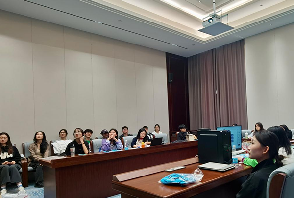 市文旅集团组织开展会议志愿者培训工作