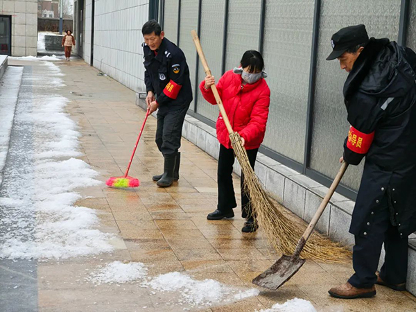 &ldquo;初雪践初心，扫雪暖人心&rdquo;&mdash;&mdash;九江九八抗洪展陈馆清扫积雪，为游客开辟畅行通道！