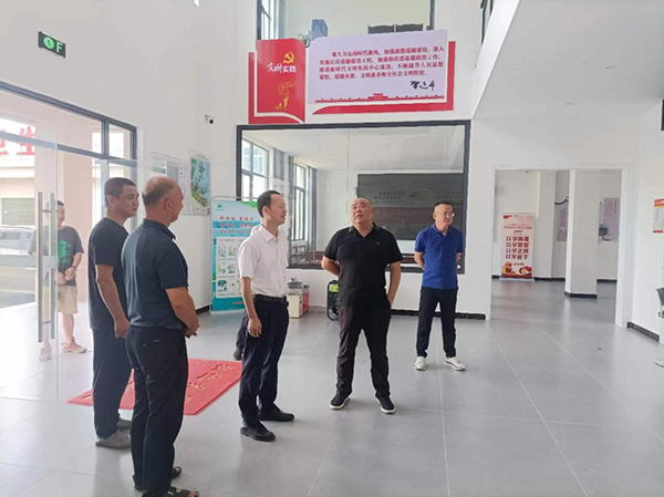 市文旅集团总经理张伟光一行到定点帮扶村走访调研