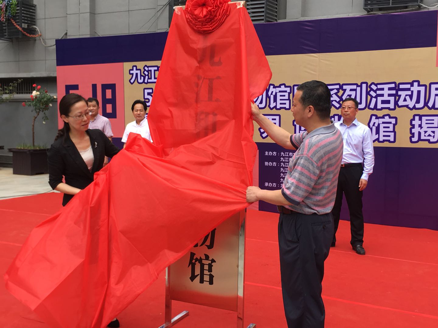 1526971462140963.png 图片1.png