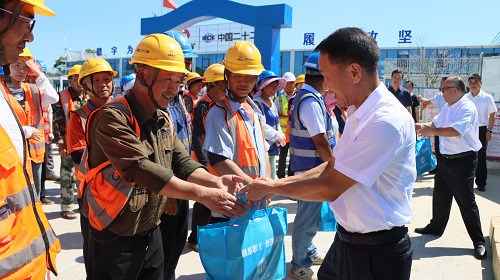 1753342232112050.jpg 走访慰问2.JPG