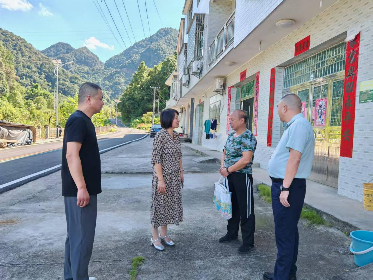 1755764028929056.png 帮扶村走访调研3.png